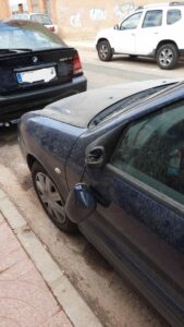 Retrovisor roto por el detenido en Albal.